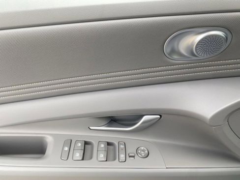 New 2026 Hyundai Elantra SEL Sport FWD image 9