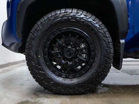 Certified 2025 Toyota Tacoma TRD Off-Road image 8