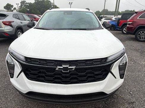 New 2026 Chevrolet Trax LT w/ Driver Confidence Package FWD image 2