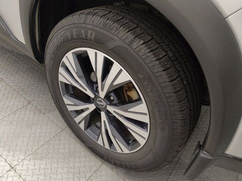 Used 2022 Nissan Rogue SV image 31