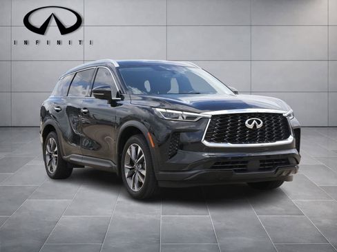 Certified 2023 INFINITI QX60 Luxe w/ Performance Audio Package image 3
