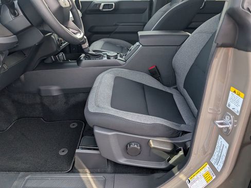 New 2025 Ford Bronco 4-Door image 9