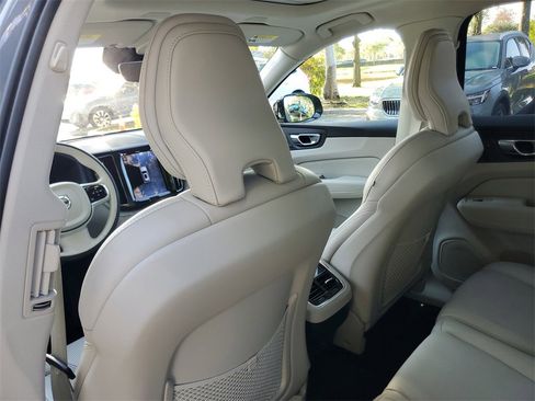 Certified 2023 Volvo XC60 B5 Ultimate w/ Protection Package Premier image 12