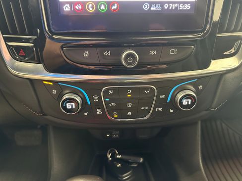 Used 2021 Chevrolet Traverse Premier image 19