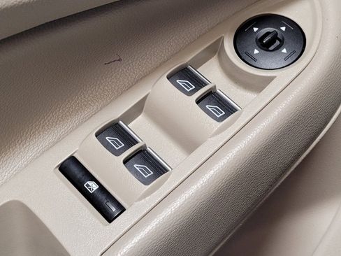 Used 2019 Ford Escape Titanium image 27