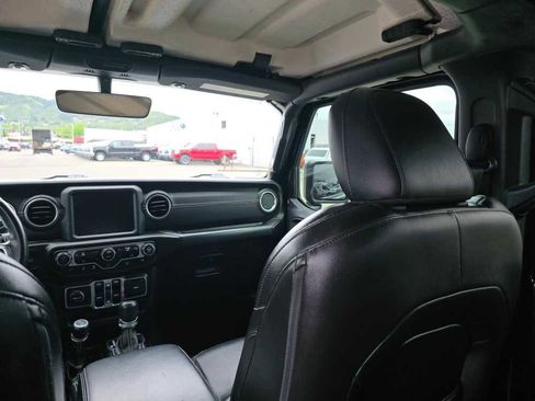 Used 2018 Jeep Wrangler Unlimited Sahara AWD/4WD image 14