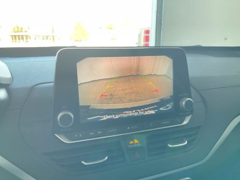 Used 2019 Nissan Altima 2.5 SV FWD image 17