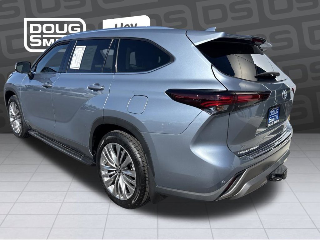 Used 2024 Toyota Highlander Platinum AWD/4WD image 3