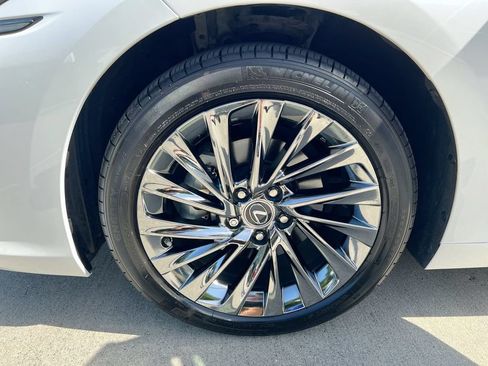 Certified 2024 Lexus ES 300h w/ Technology Package FWD image 9
