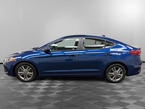 Used 2017 Hyundai Elantra SE image 2