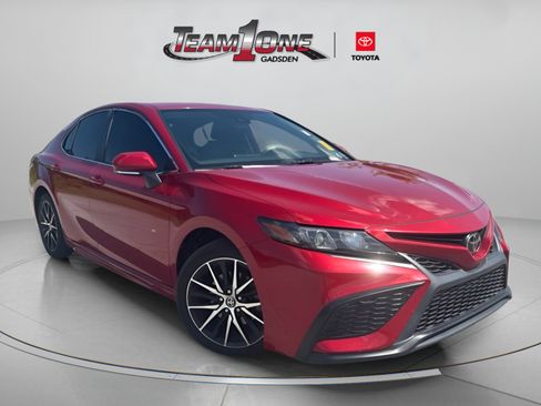 Used 2023 Toyota Camry SE FWD image 1