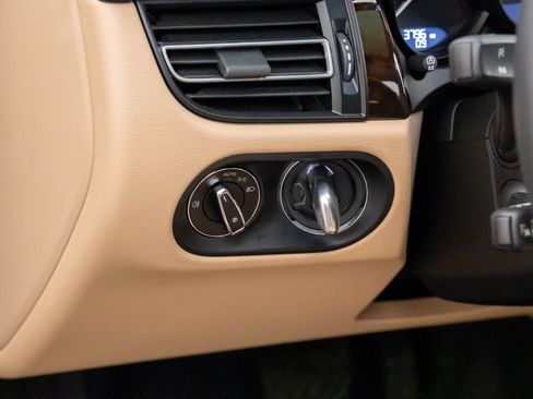 Certified 2025 Porsche Macan image 18