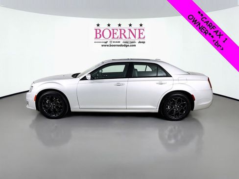 Used 2023 Chrysler 300 Touring L w/ Popular Equipment Group image 4