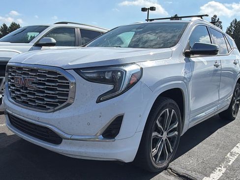Used 2020 GMC Terrain Denali w/ Denali Premium Package AWD/4WD image 4