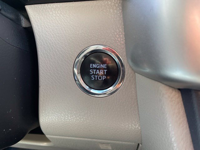 Used 2019 Toyota Highlander XLE AWD/4WD image 39