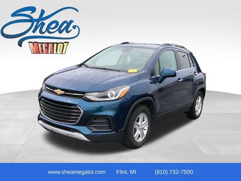 Used 2020 Chevrolet Trax LT w/ LT Convenience Package FWD image 1