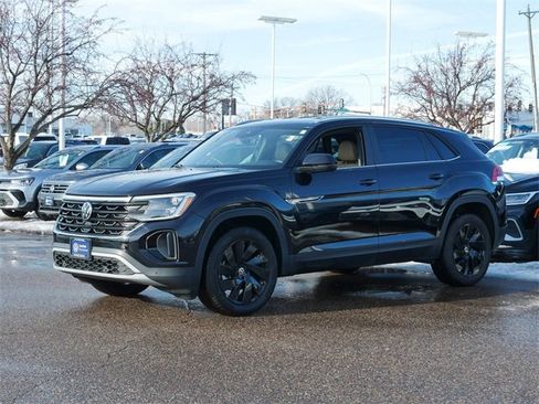 Certified 2024 Volkswagen Atlas Cross Sport SE image 3