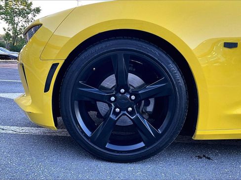 Used 2018 Chevrolet Camaro LT w/ Technology Package RWD image 8