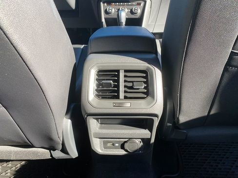 Used 2020 Volkswagen Tiguan SE R-Line image 27