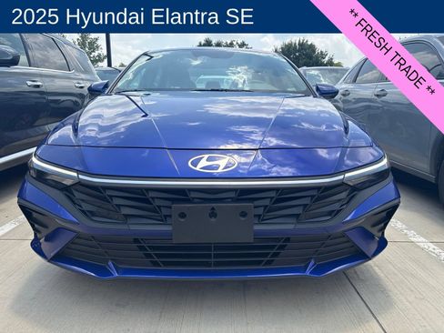 Certified 2025 Hyundai Elantra SE FWD image 2