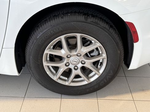 Used 2026 Chrysler Pacifica Select FWD image 6