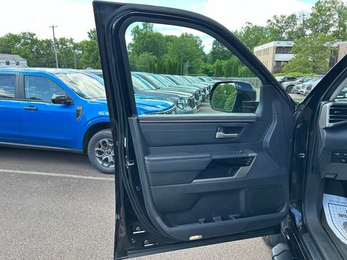 Used 2022 Toyota Tundra Limited w/ Power Package AWD/4WD image 14