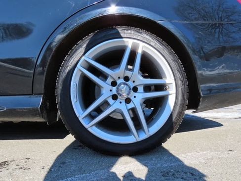 Used 2016 Mercedes-Benz E 400 4MATIC Sedan image 9