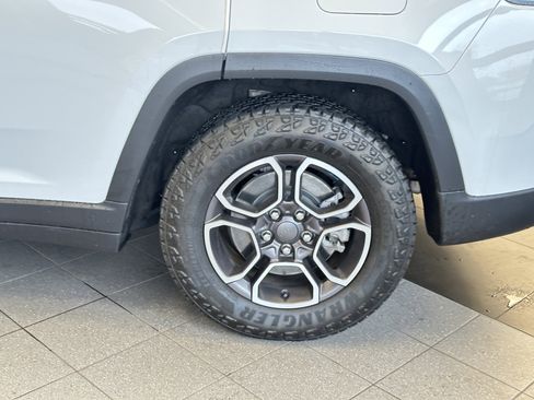 Used 2023 Jeep Grand Cherokee Trailhawk image 39