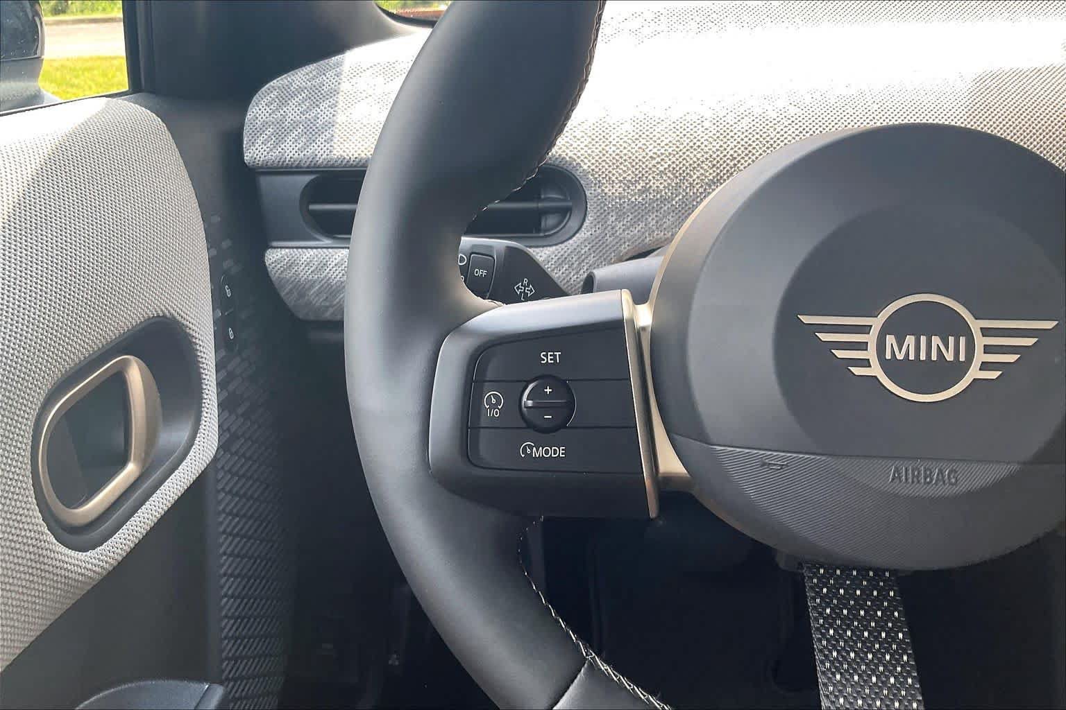 Used 2025 MINI Cooper S FWD image 27