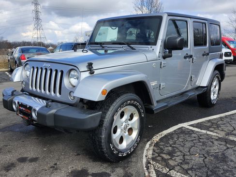 Used 2015 Jeep Wrangler Unlimited Sahara w/ Dual Top Group image 13