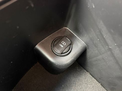 Used 2019 Kia Sorento LX image 29