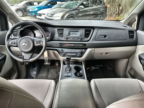 Used 2016 Kia Sedona LX image 10