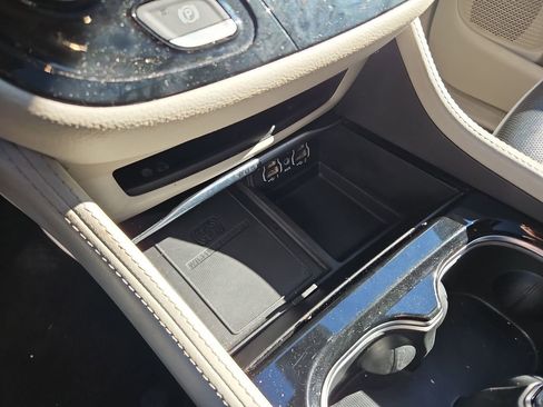 Used 2023 Chrysler Pacifica Limited image 12