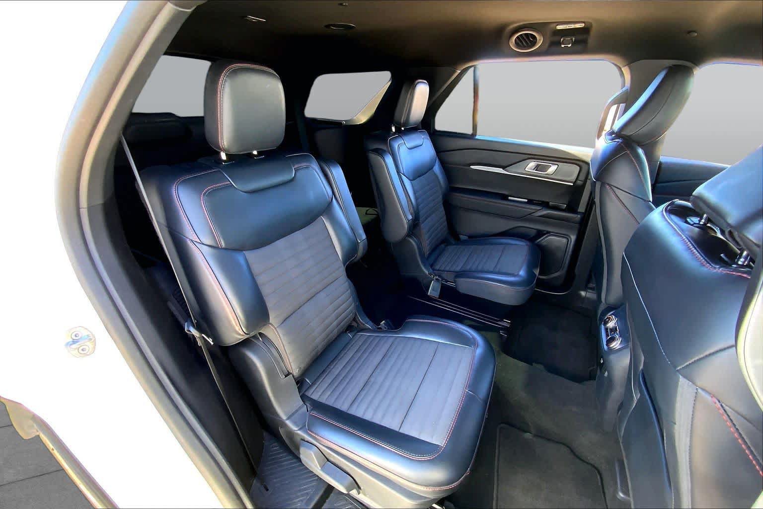 Used 2025 Ford Explorer ST-Line w/ Premium Package RWD image 20