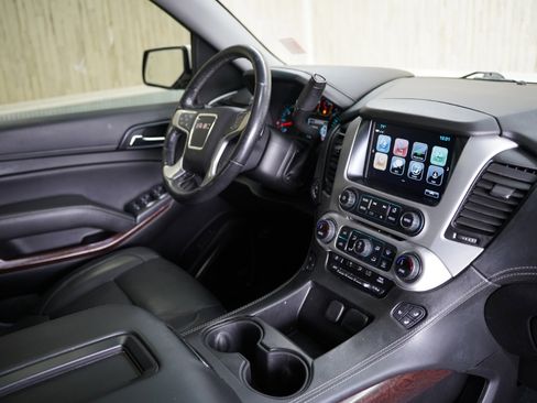 Used 2019 GMC Yukon XL SLT image 15