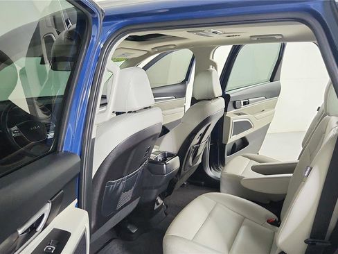 Used 2025 Kia Telluride S image 18