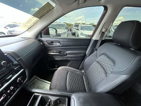Certified 2022 Nissan Pathfinder SV FWD image 13