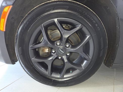 Used 2018 Chrysler Pacifica Touring Plus w/ S Appearance Package FWD image 12