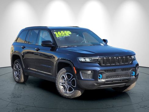 New 2023 Jeep Grand Cherokee Trailhawk w/ Advanced Protech Group II image 2