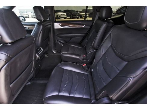 Used 2025 Cadillac XT6 Premium Luxury w/ Platinum Package FWD image 7