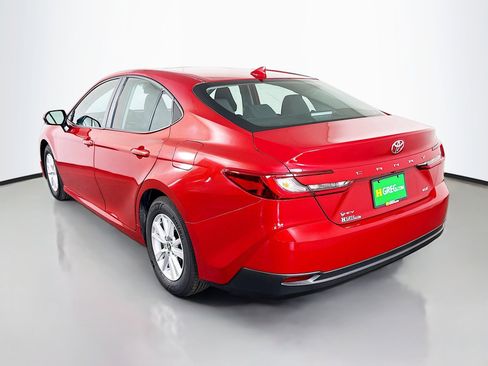Used 2025 Toyota Camry LE image 7