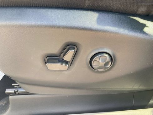 Used 2023 Chrysler Voyager LX FWD image 20