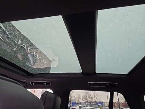 Used 2024 Land Rover Range Rover SE image 11