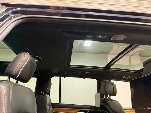 Used 2024 Jeep Grand Wagoneer Series III w/ Rear Seat Video Group 1 AWD/4WD image 69