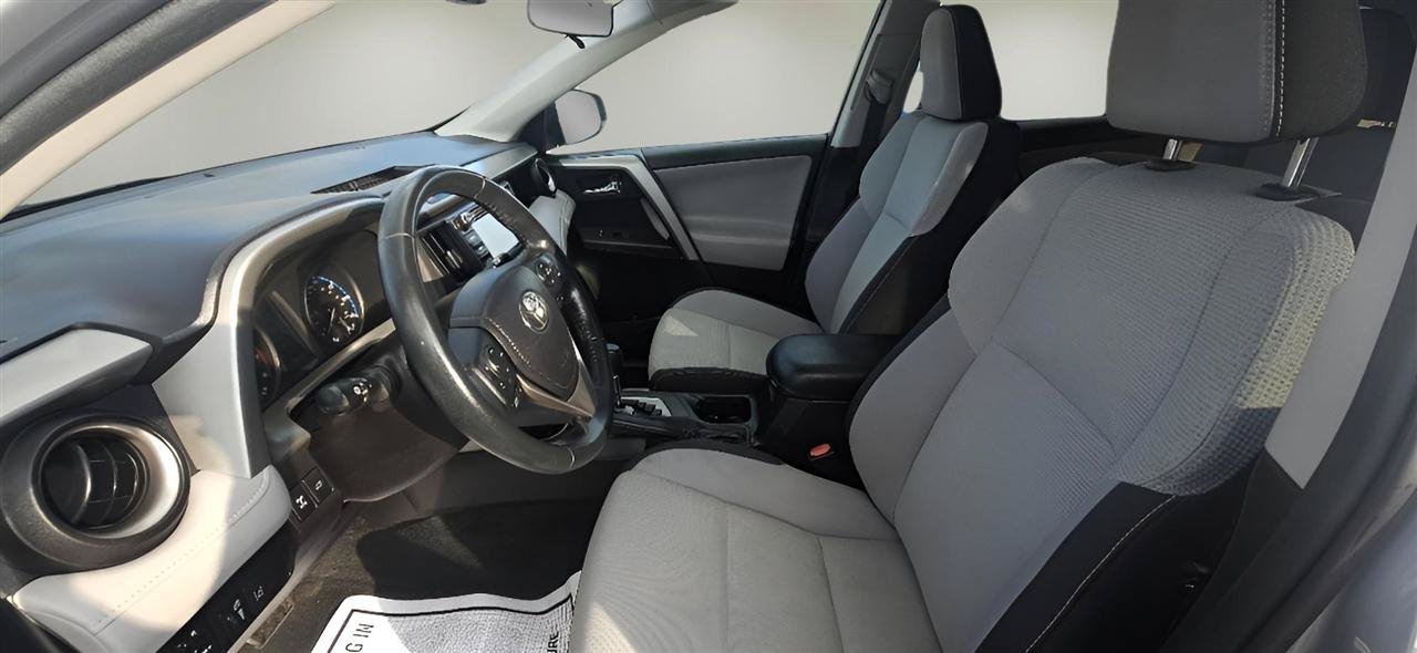 Used 2018 Toyota RAV4 XLE AWD/4WD image 12
