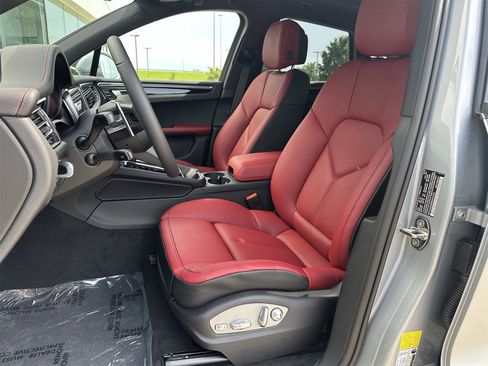 New 2025 Porsche Macan image 5