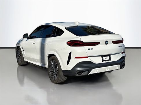 Used 2022 BMW X6 xDrive40i w/ M Sport Package image 7