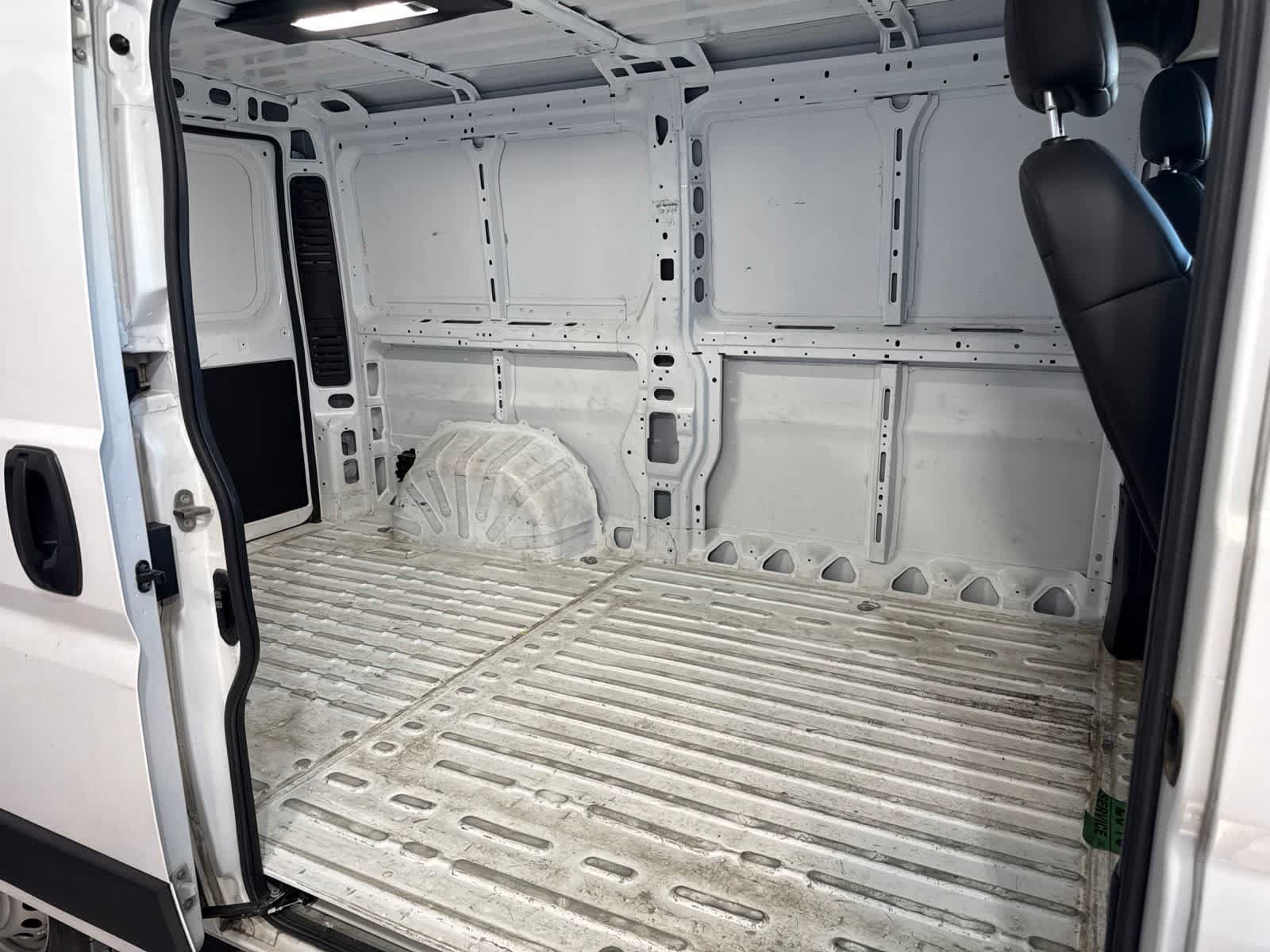 Used 2025 RAM ProMaster 2500 w/ Convenience Group FWD image 16