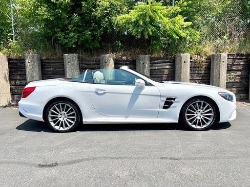 Used 2017 Mercedes-Benz SL 550 image 11