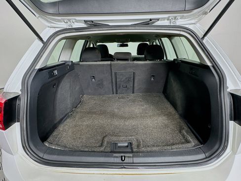 Used 2016 Volkswagen Golf S image 24